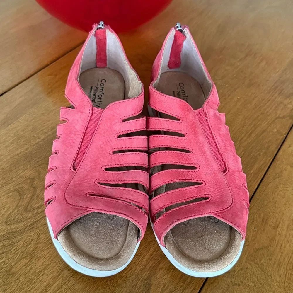 Comfortiva sandals